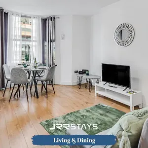  Apartment Stylish 2 Bedroom Sleeps 6 Wi-fi - Jrr United Kingdom