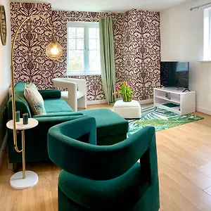  Apartment The Comfy Flat- Modern & Bright 2 Bedrooms