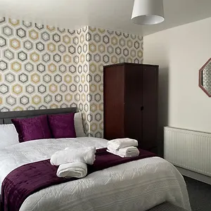  Apartment Luxury Spacious 2 Bedroom Home.